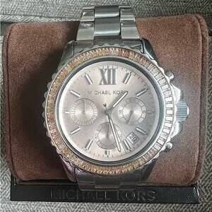 GORGEOUS NWT Michael Kors Watch with Rose Gold Face & Silver Bracelet.